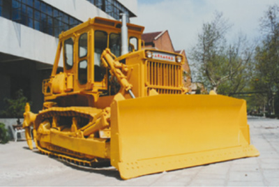 尊龙人生就是博首页推土机累计销量突破2000台；被国家经贸部批准为收支口自营权企业。。