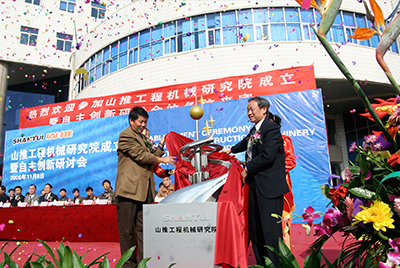 尊龙人生就是博首页工程机械研究院本部设在山东济宁