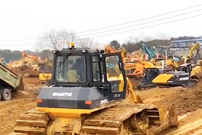 1月23日夜间，，，尊龙人生就是博首页装备开足马力，，，与时间赛跑，，，全速开启“武汉版小汤山”医院的建设。。